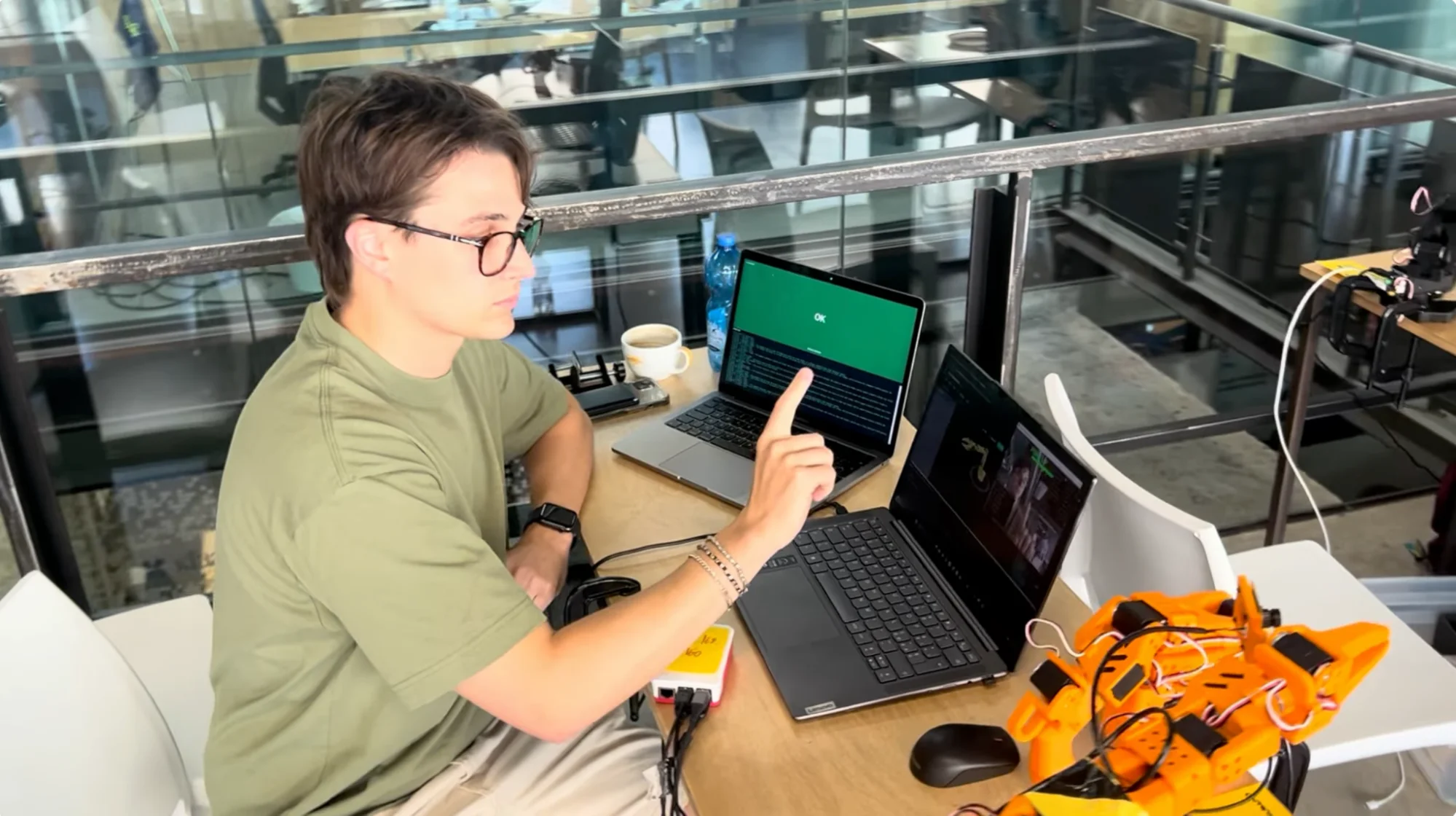 Gesture-based control with immediate visual feedback on screen
